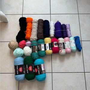 25 Balls of 100% Acrylic Yarn
